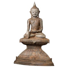 Antico Buddha birmano Shan in bronzo proveniente dalla Birmania