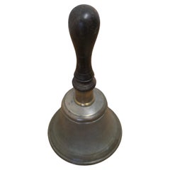 Ancienne cloche à main en bronze, cloche de Townes ou d'école
