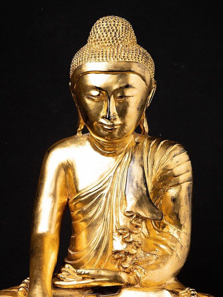Material: bronze
49,5 cm high 
40 cm wide and 25,6 cm deep
Weight: 16.4 kgs
Gilded with 24 krt. gold
Mandalay style
Bhumisparsha mudra
Originating from Burma
Middle 20th century.
 