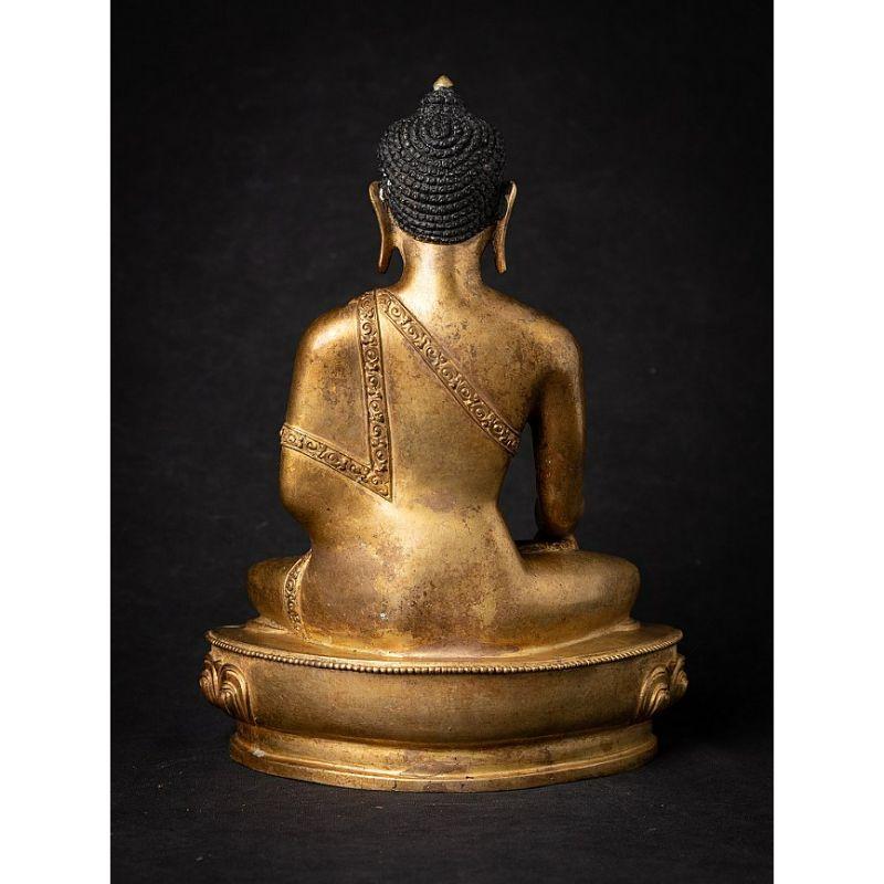 Old Bronze Nepali Buddha from Nepal In Good Condition For Sale In DEVENTER, NL