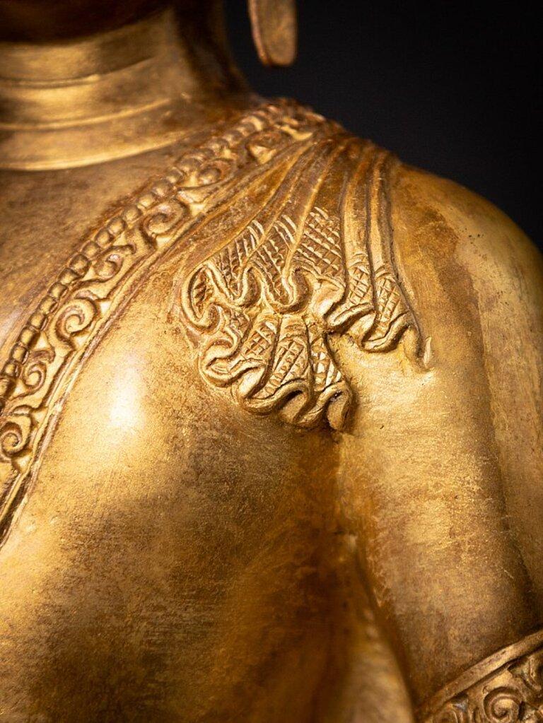 Antica statua di bronzo del Buddha nepalese, Nepal 5