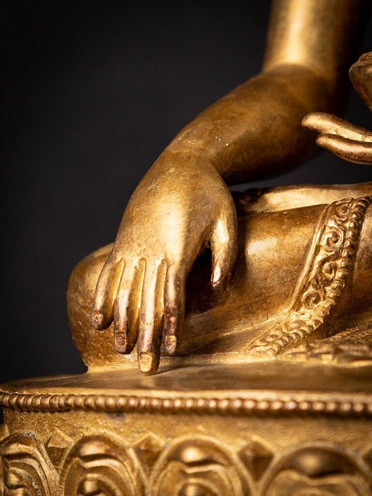 Antica statua di bronzo del Buddha nepalese, Nepal 7