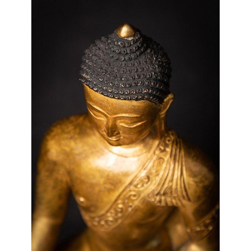 Vecchia statua di Buddha nepalese in bronzo dal Nepal 8