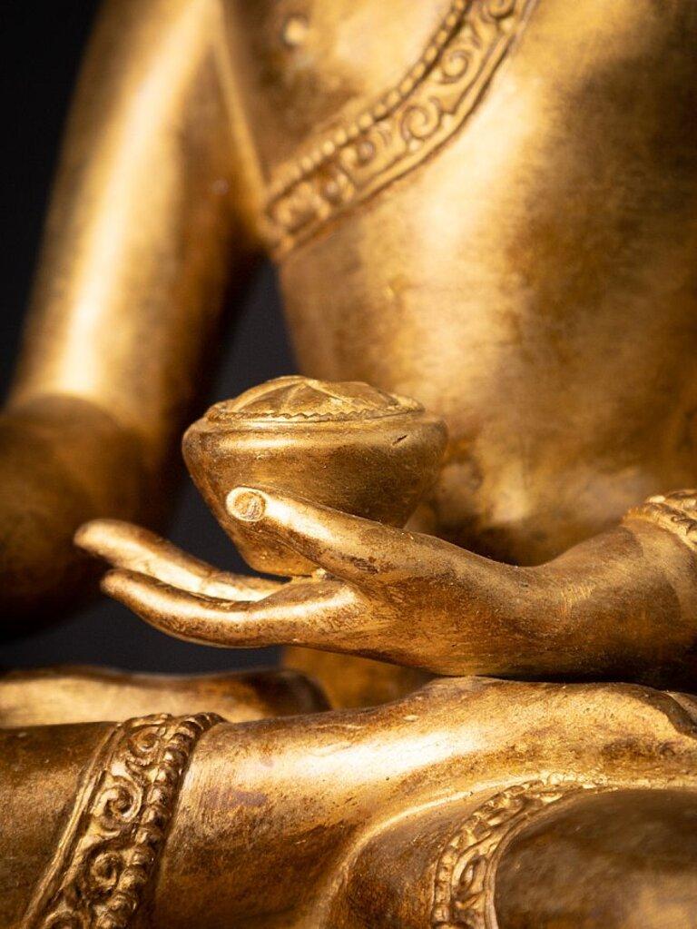 Antica statua di bronzo del Buddha nepalese, Nepal 9