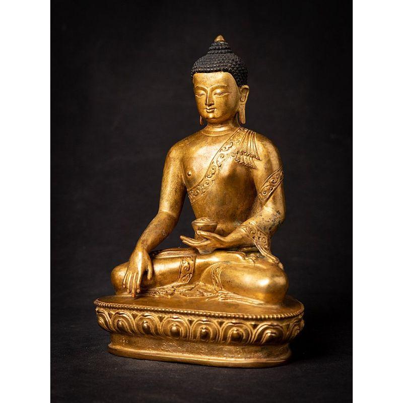 Material: bronze
22,3 cm high 
14,6 cm wide and 10,6 cm deep
Weight: 1.633 kgs
Fire gilded with 24 krt. gold
Bhumisparsha mudra
Originating from Nepal
Middle 20th century
High quality !

