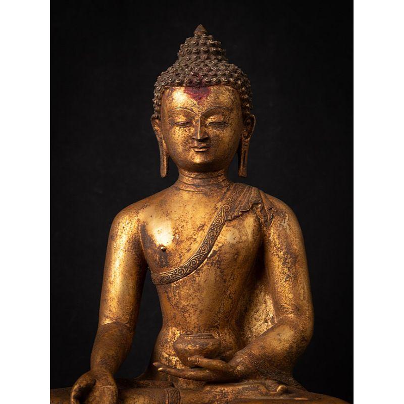 Material: bronze
43,5 cm high 
35,8 cm wide and 26 cm deep
Weight: 9.45 kgs
Fire gilded with 24 krt. gold
Varada mudra
Originating from Nepal
Early 20th century
Very high quality !

