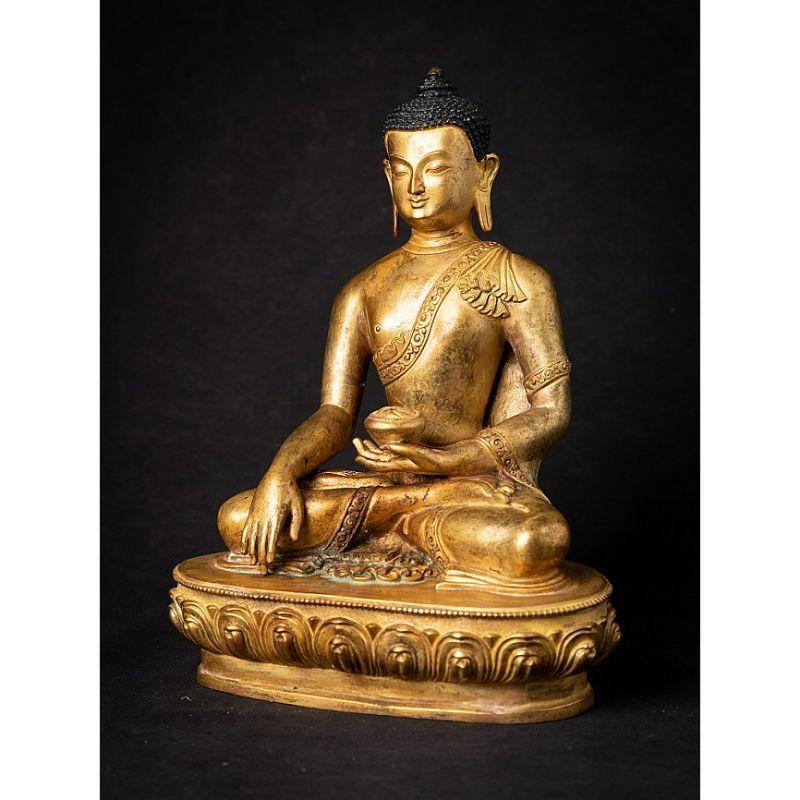 Material: bronze
27 cm high 
20 cm wide and 12,8 cm deep
Weight: 2.704 kgs
Fire gilded with 24 krt. gold
Bhumisparsha mudra
Originating from Nepal
Middle 20th century
High quality !.

 