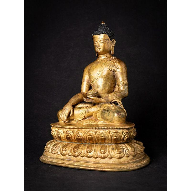 Material: bronze
30 cm high 
24,4 cm wide and 18,9 cm deep
Weight: 4.63 kgs
Fire gilded with 24 krt. gold
Bhumisparsha mudra
Originating from Nepal
Middle 20th century
Very high quality !

