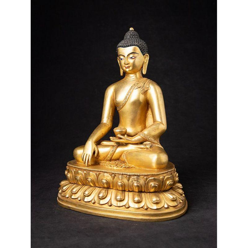 Material: bronze
29,3 cm high 
22,4 cm wide and 17 cm deep
Weight: 3.514 kgs
Fire gilded with 24 krt. gold
Bhumisparsha mudra
Originating from Nepal
Middle / late 20th century
The bottom plate is replaced, see the pictures
Very high quality