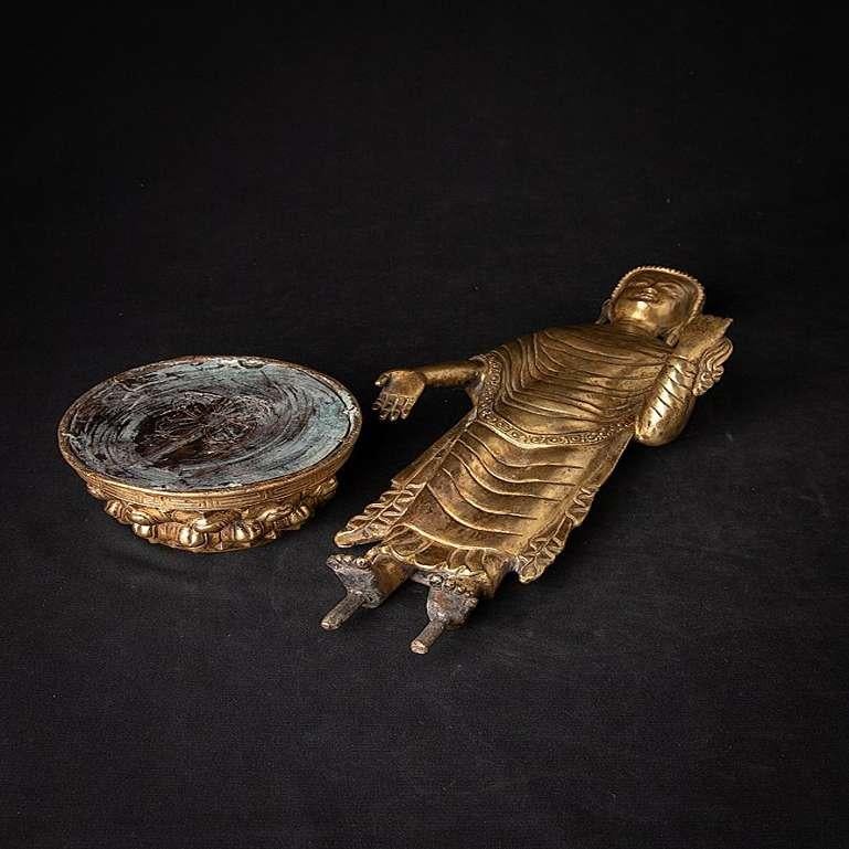 Ancienne statue de Bouddha népalais en bronze du Népal en vente 13