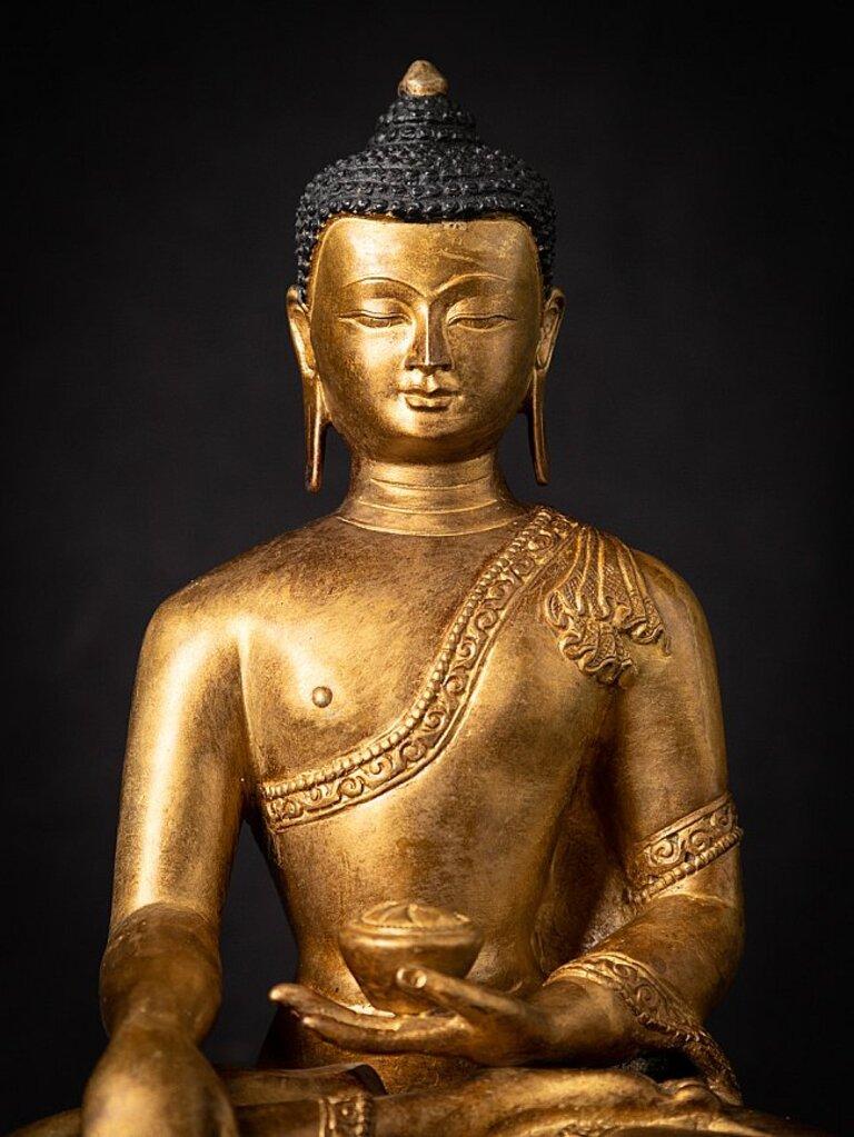 Antica statua di bronzo del Buddha nepalese, Nepal In condizioni buone a DEVENTER, NL