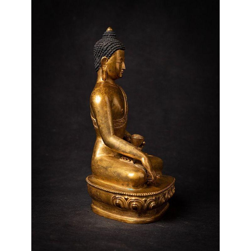 XX secolo Vecchia statua di Buddha nepalese in bronzo dal Nepal