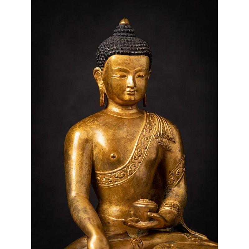 Vecchia statua di Buddha nepalese in bronzo dal Nepal 1