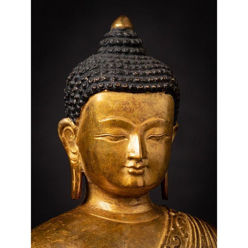 Vecchia statua di Buddha nepalese in bronzo dal Nepal 2
