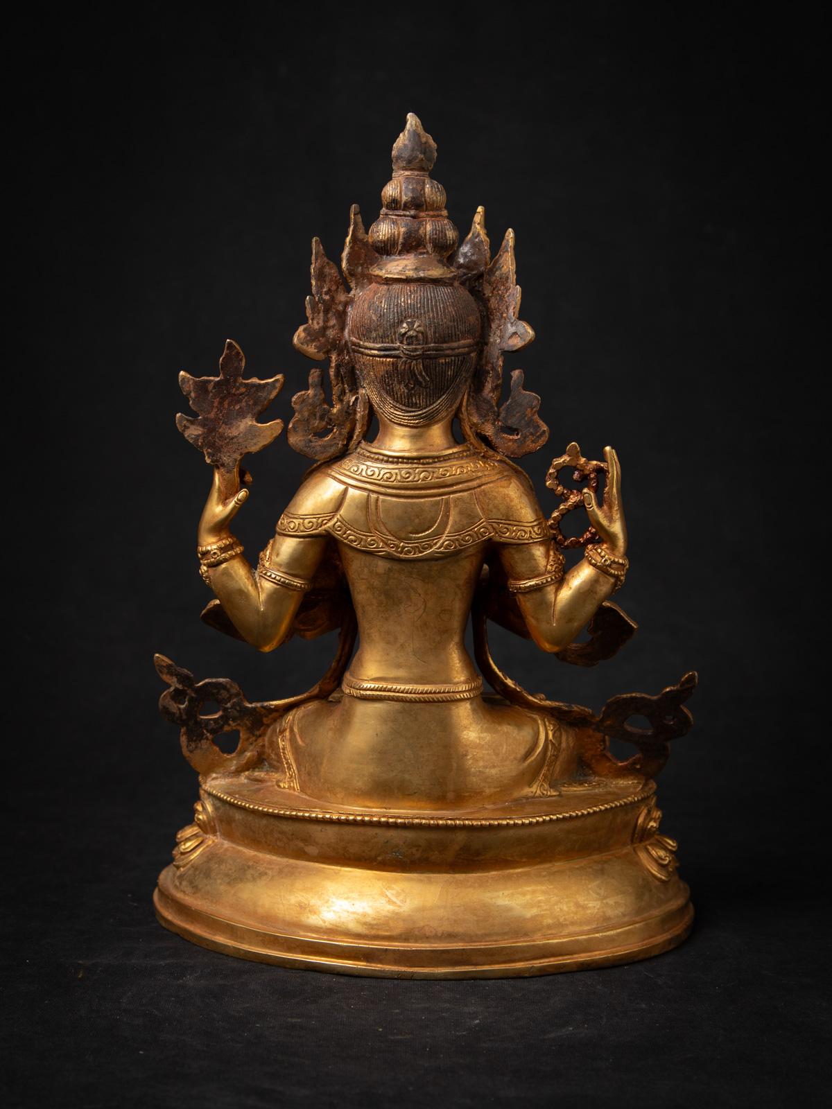 statue de Chenrezig népalaise en bronze ancien, originaire du Népal Bon état - En vente à DEVENTER, NL