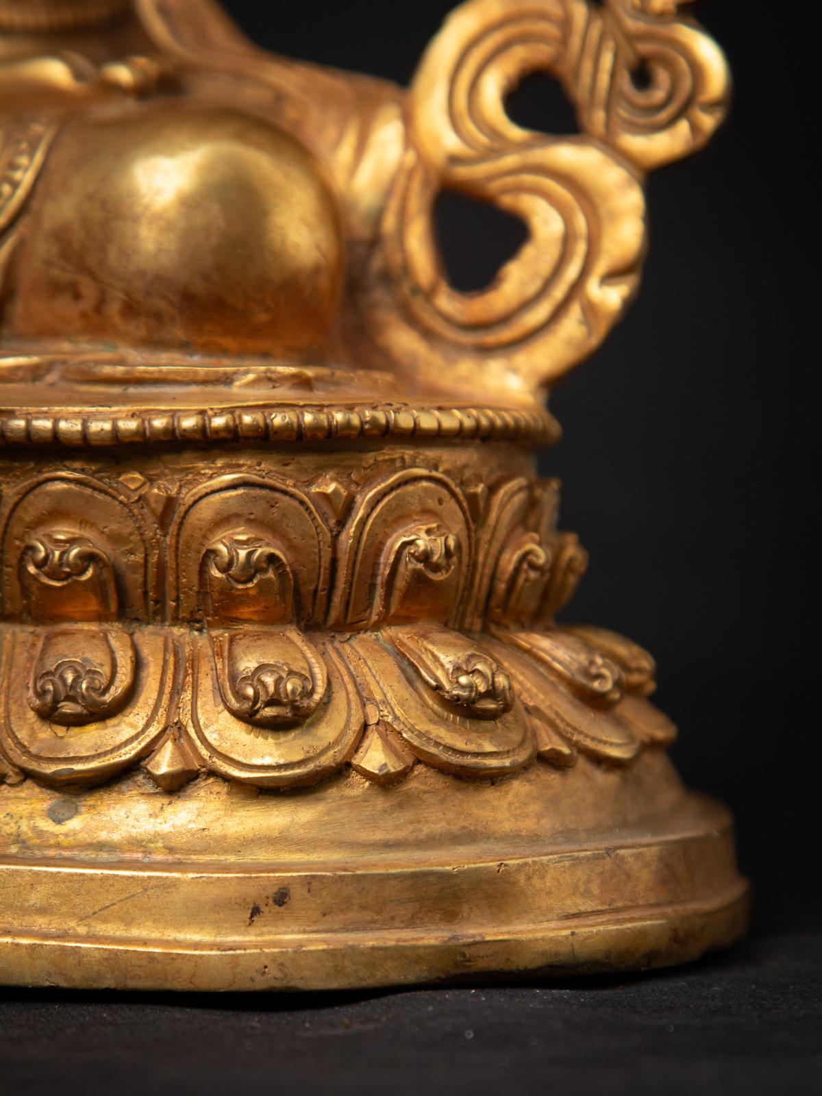 Antigua estatua nepalí de bronce de Chenrezig procedente de Nepal - Budas Originales Bronce en venta