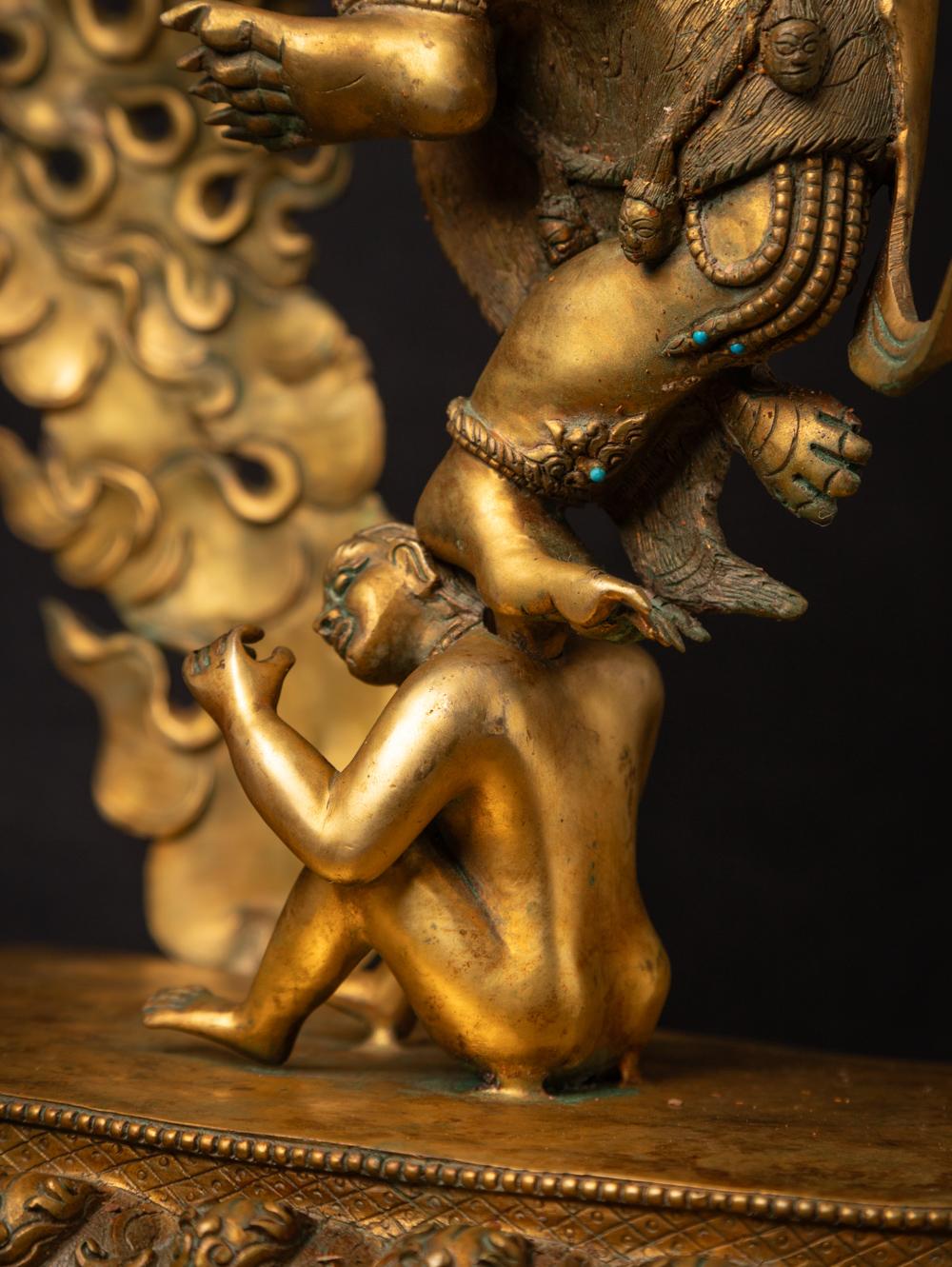 statue de Garuda népalaise en bronze ancien du Népal - Bouddhas originaux en vente 8