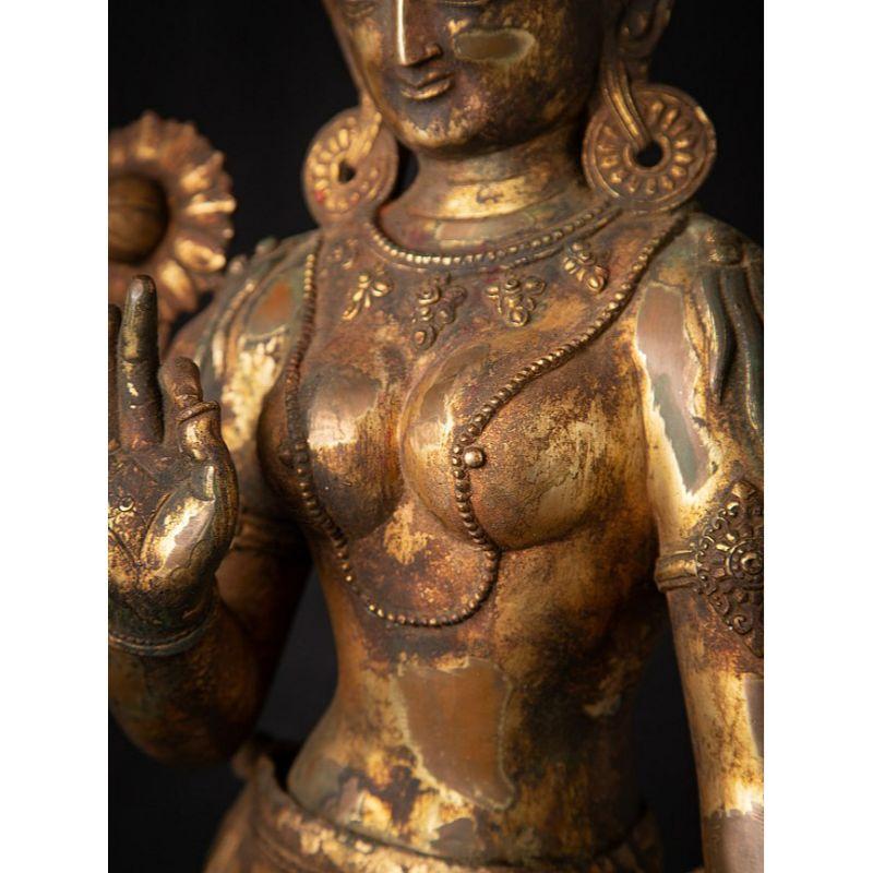 Ancienne statue Tara népalaise en bronze vert du Népal en vente 7