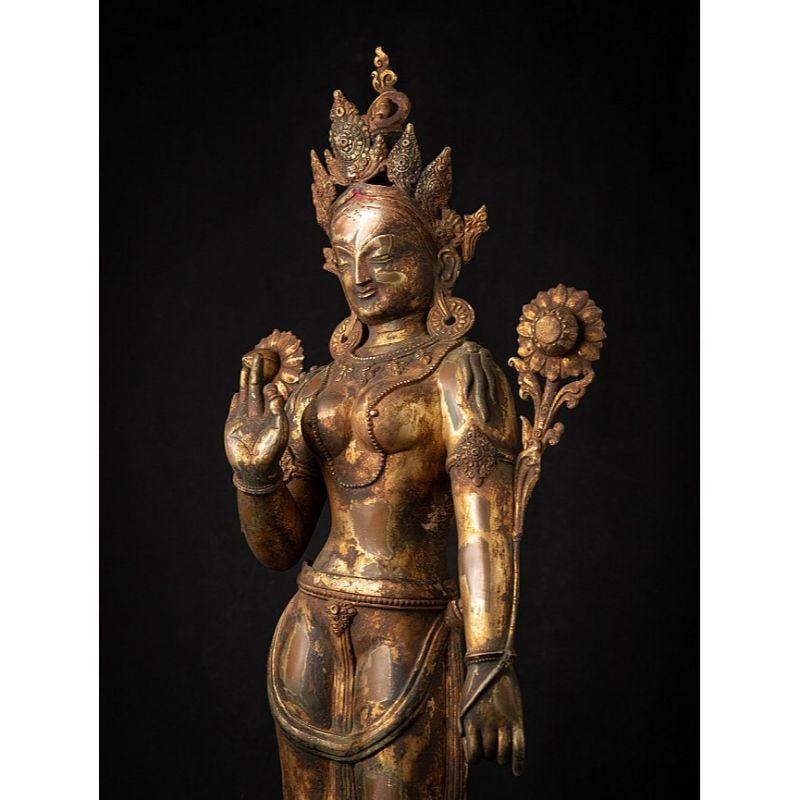 20ième siècle Ancienne statue Tara népalaise en bronze vert du Népal en vente