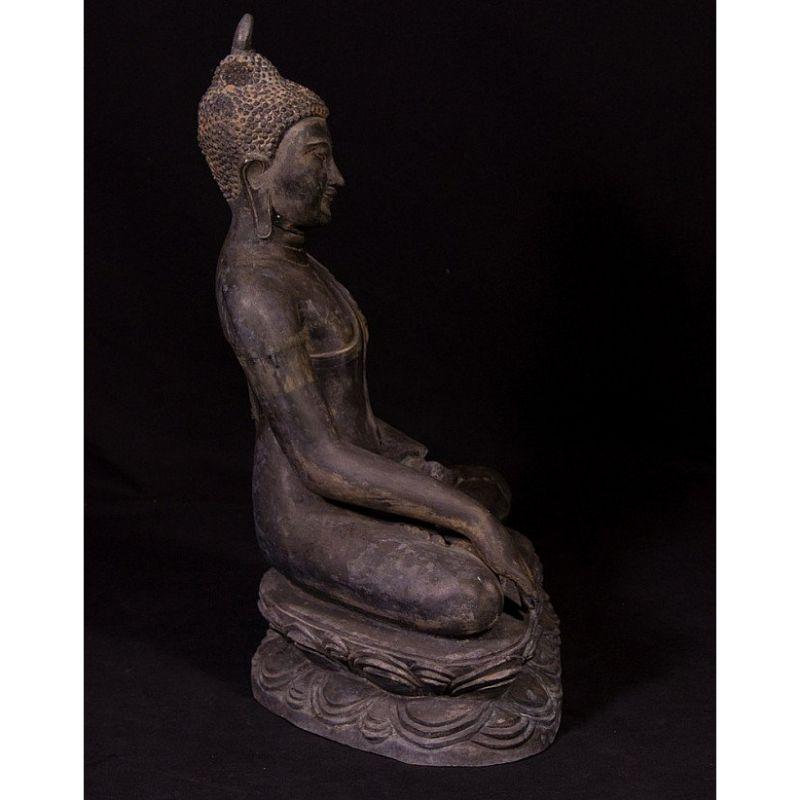 Material: bronze
45 cm high 
33 cm wide and 20,5 cm deep
Weight: 10.8 kgs
Bagan style
Bhumisparsha mudra
Originating from Burma
Middle 20th century

 
