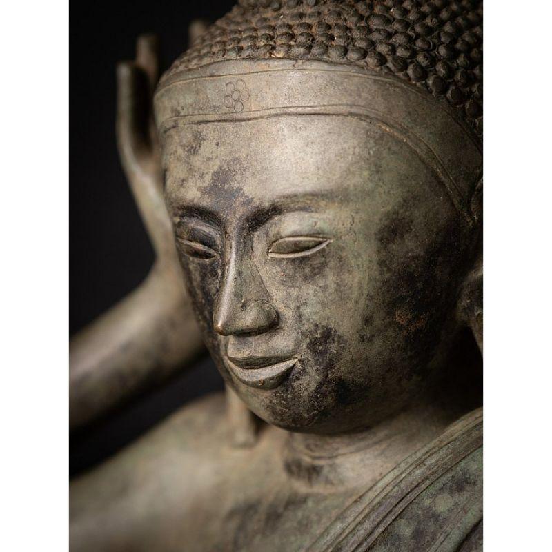 Ancienne statue de Bouddha couché en bronze de Birmanie 4