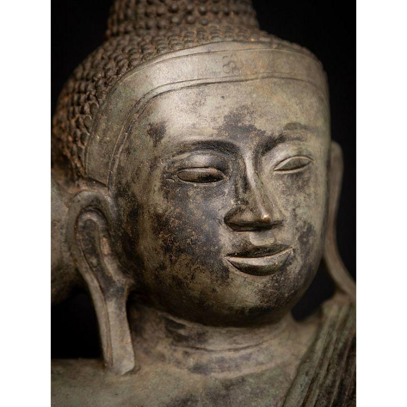 Ancienne statue de Bouddha couché en bronze de Birmanie 5