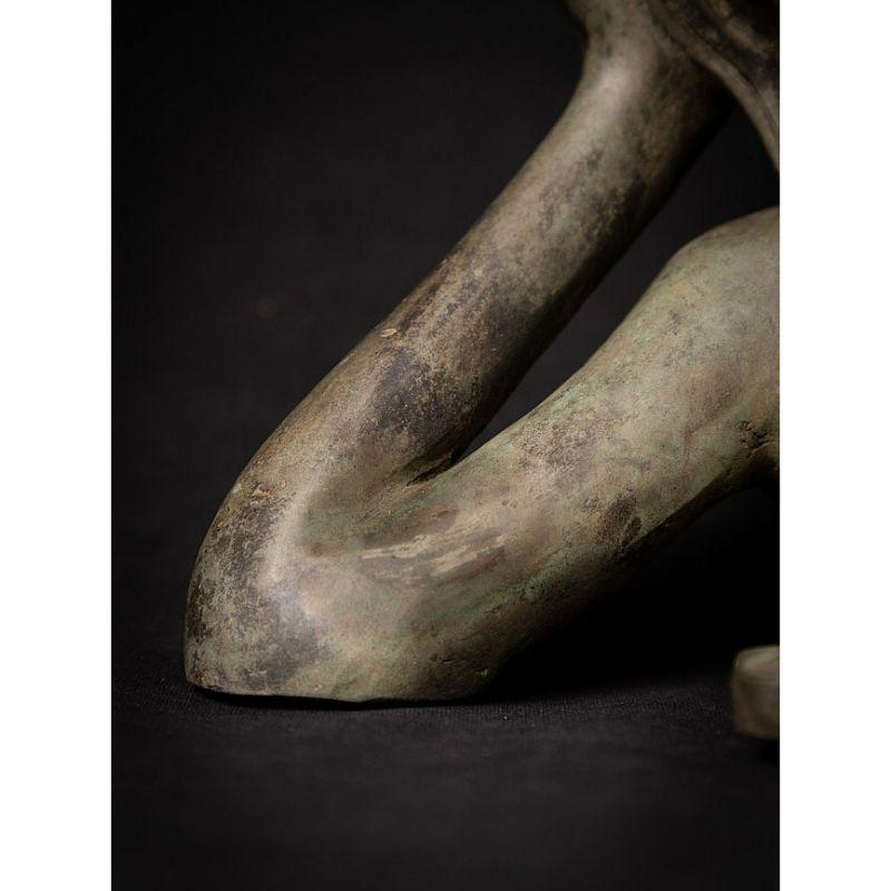 Ancienne statue de Bouddha couché en bronze de Birmanie 7