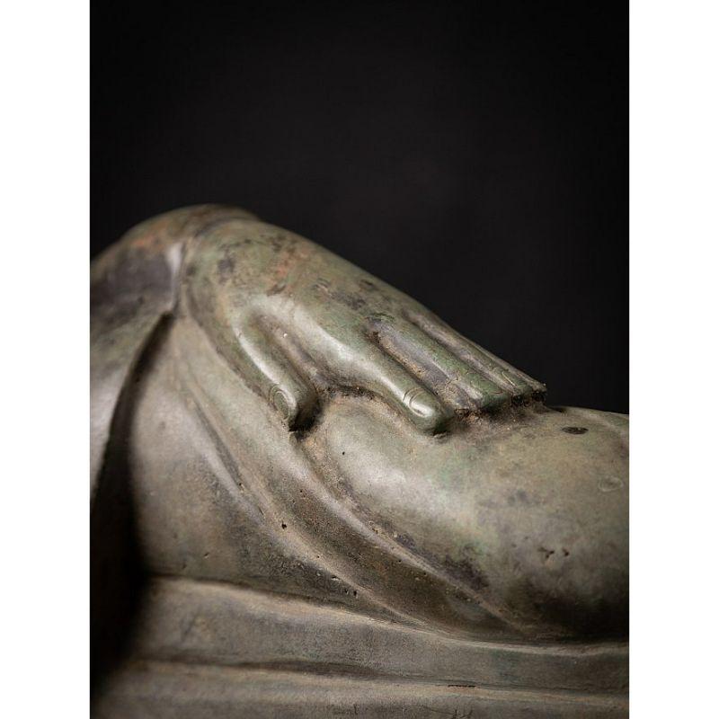 Ancienne statue de Bouddha couché en bronze de Birmanie 12
