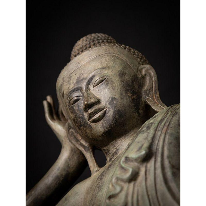 Ancienne statue de Bouddha couché en bronze de Birmanie 13