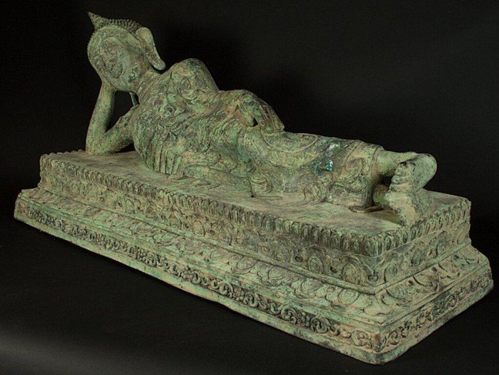 Material: bronze
37 cm high 
60,5 cm long and 26 cm deep
Weight: 24.6 kgs
Originating from Burma
Early 20th century.
 
