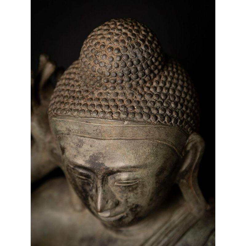 Ancienne statue de Bouddha couché en bronze de Birmanie 2