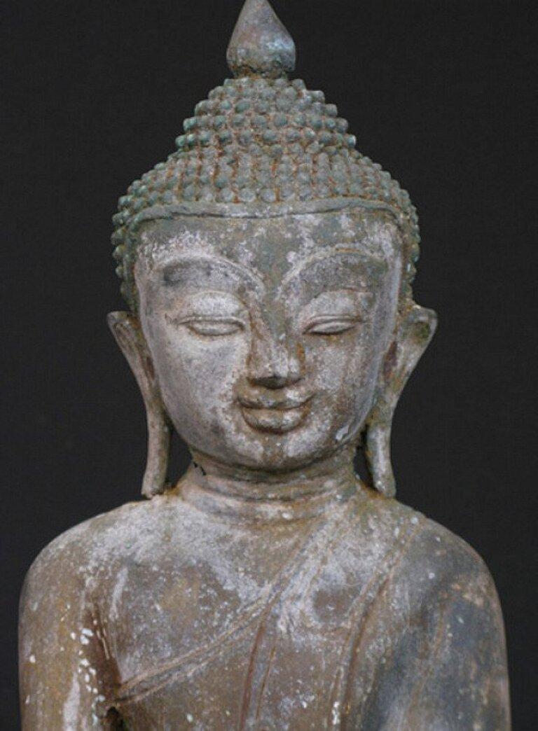 Sitzende Buddha-Statue aus altem Bronze aus Birma im Angebot 2