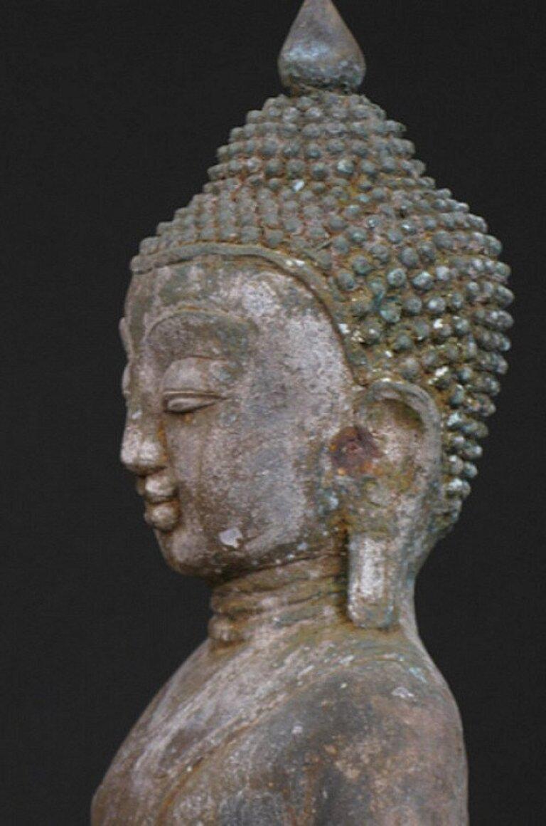Old Bronze Seated Buddha Statue from Burma For Sale 3