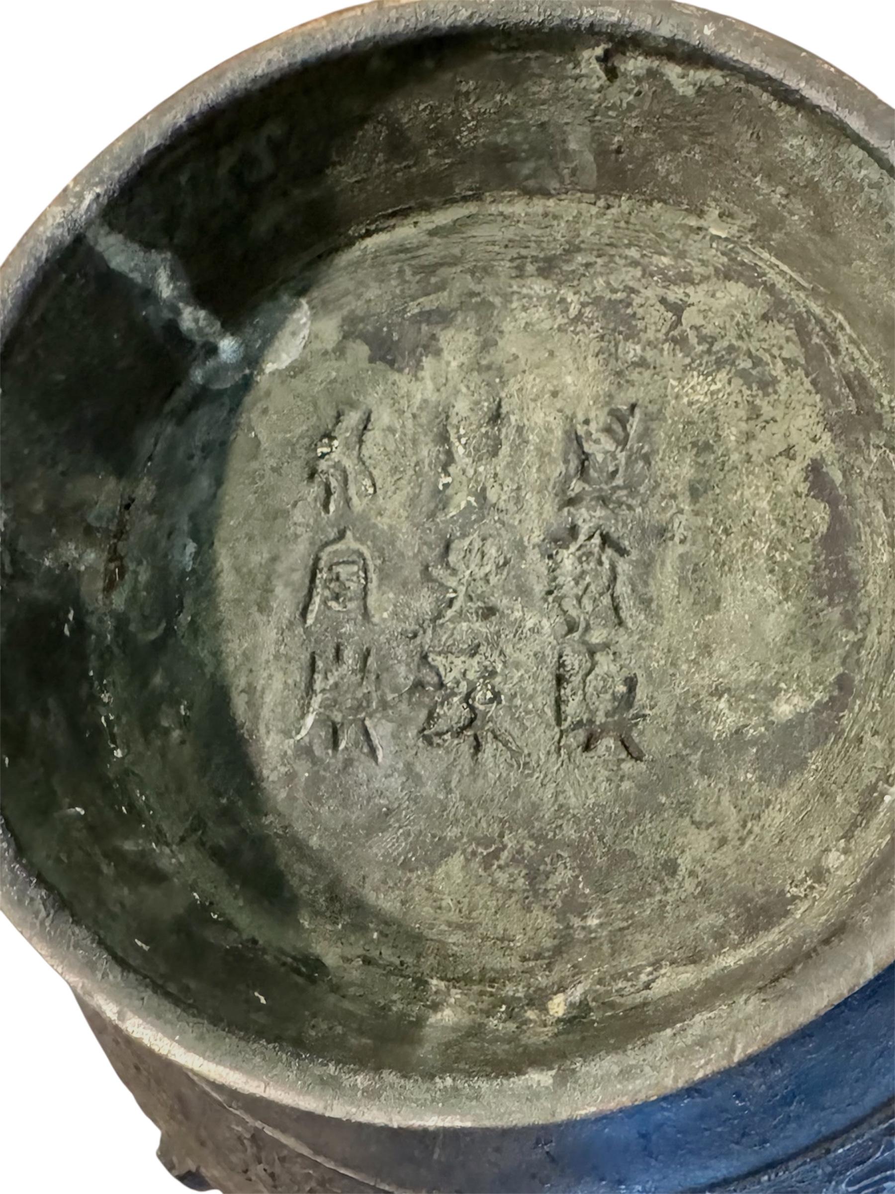 Vase en bronze ancien en vente 3