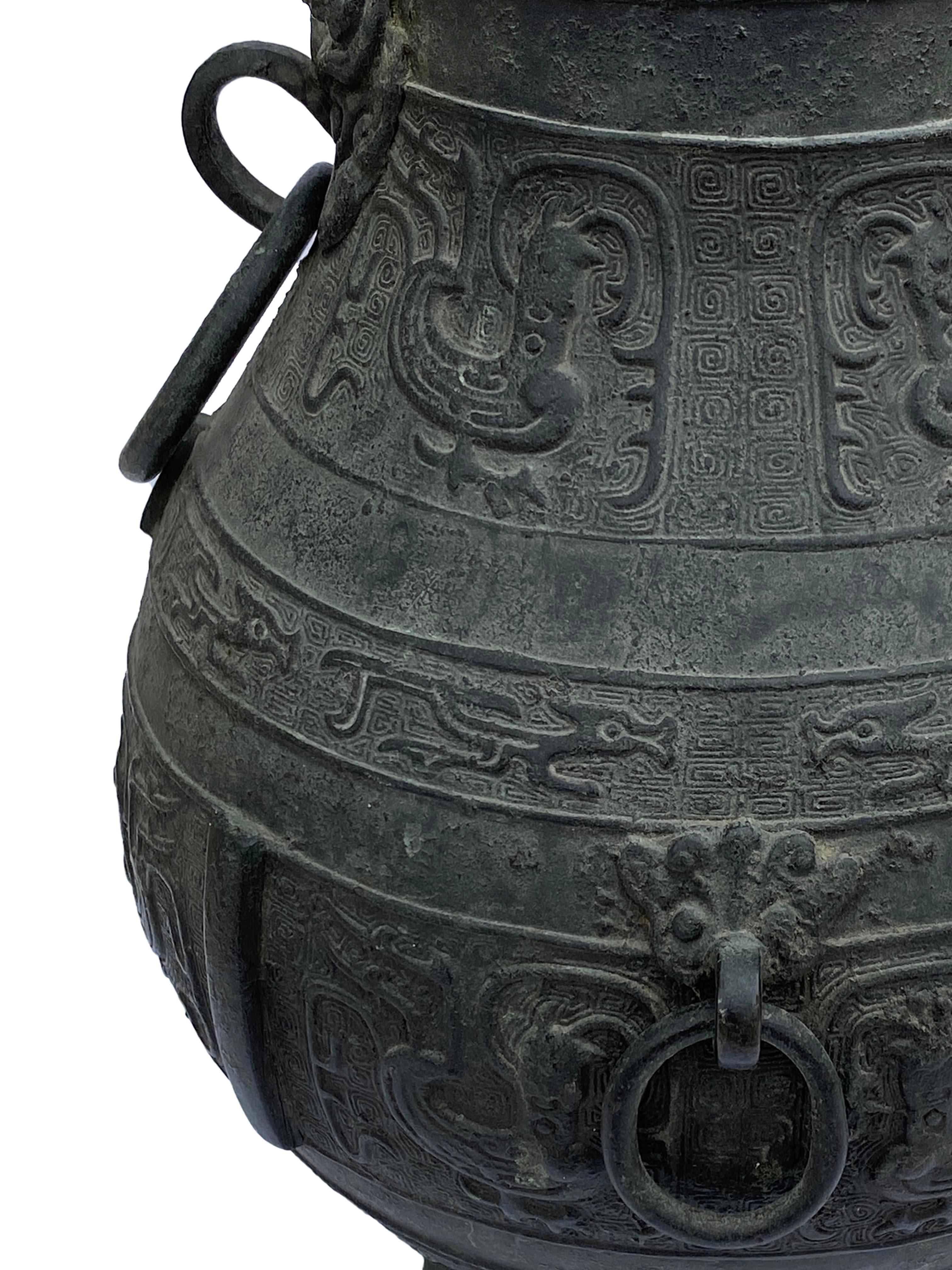 Vase en bronze ancien Bon état - En vente à Scottsdale, AZ