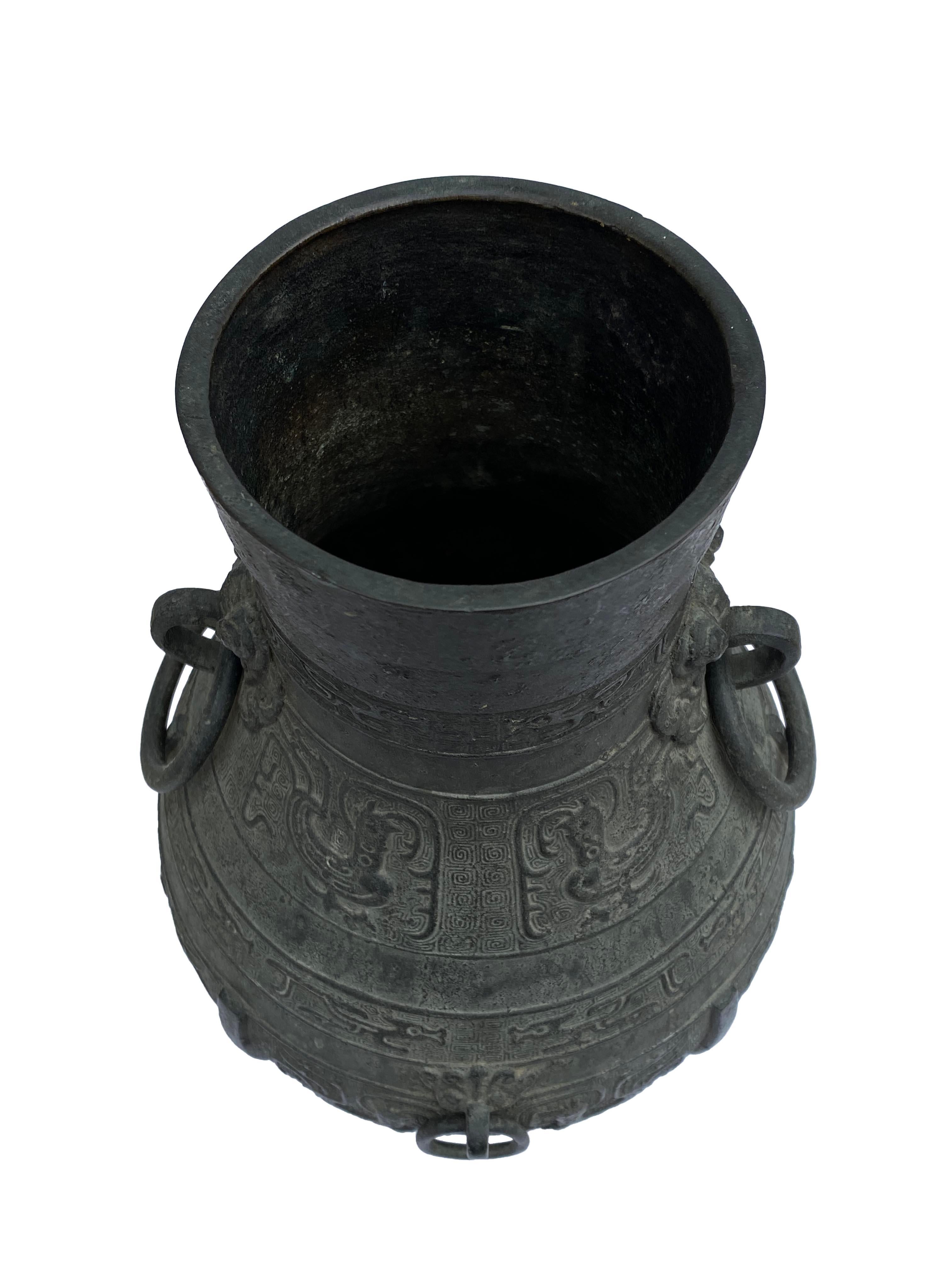 Bronze Vase en bronze ancien en vente