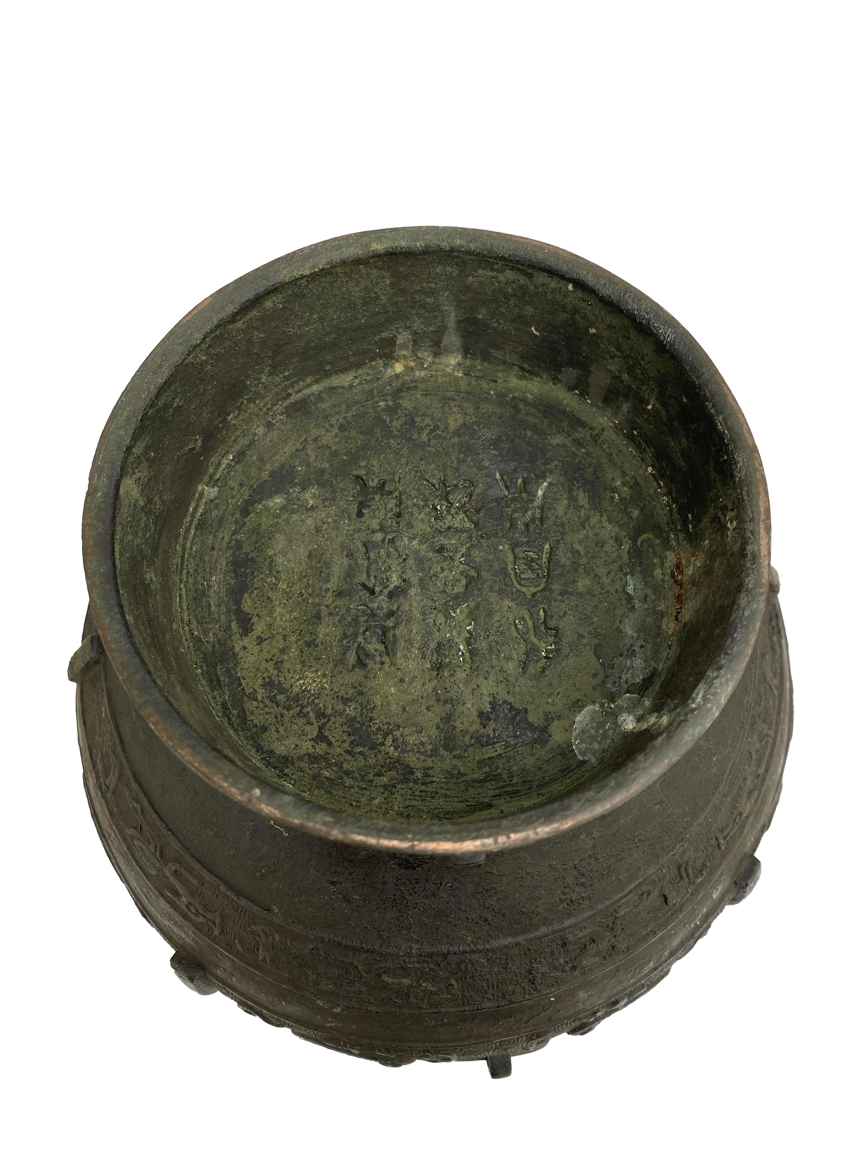 Vase en bronze ancien en vente 1