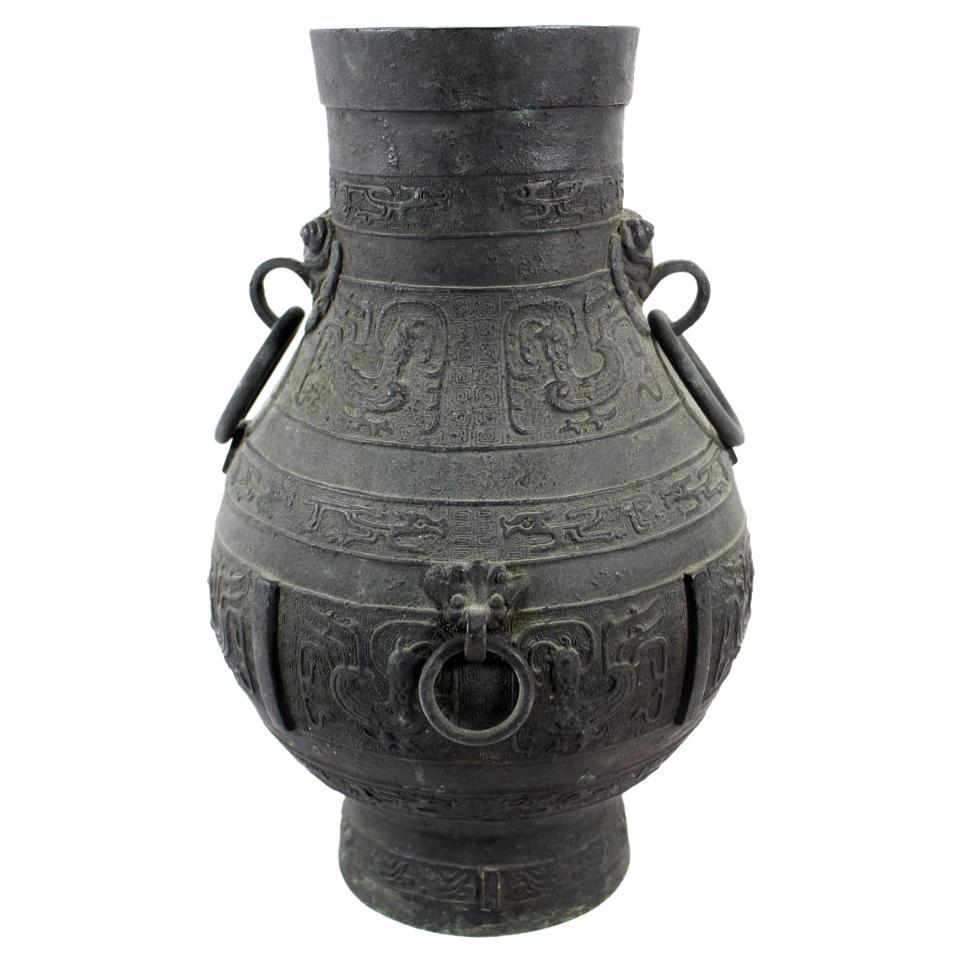 Vase en bronze ancien 