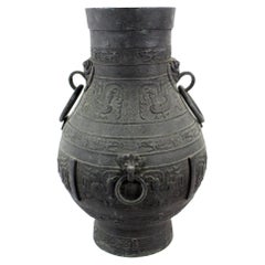 Vase en bronze ancien 