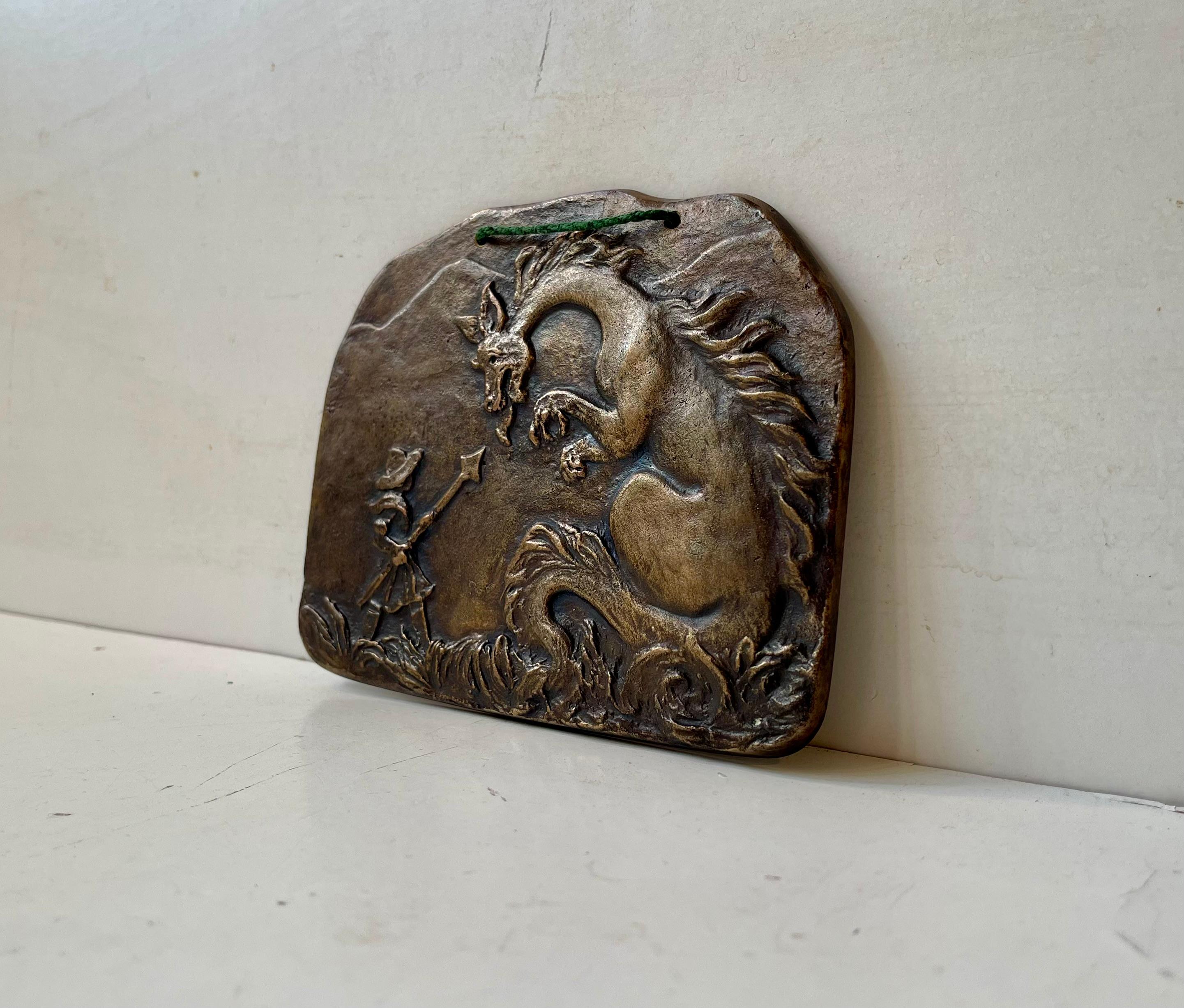 Altes Bronze-Wandrelief eines Drachenschmiedeeisens (Arts and Crafts) im Angebot