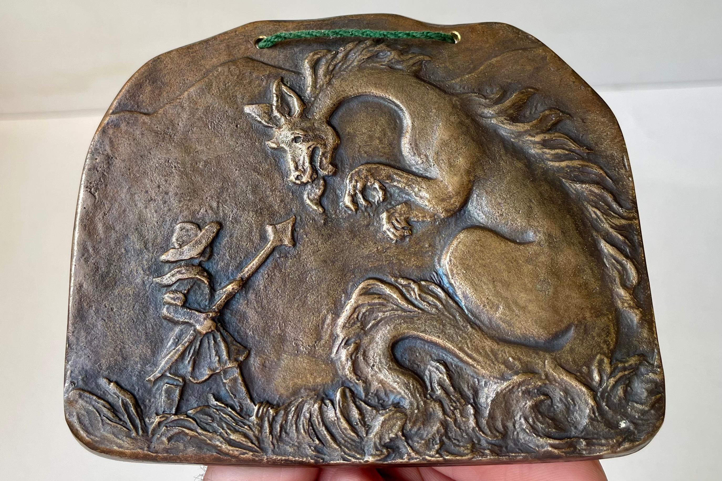 Altes Bronze-Wandrelief eines Drachenschmiedeeisens (Europäisch) im Angebot