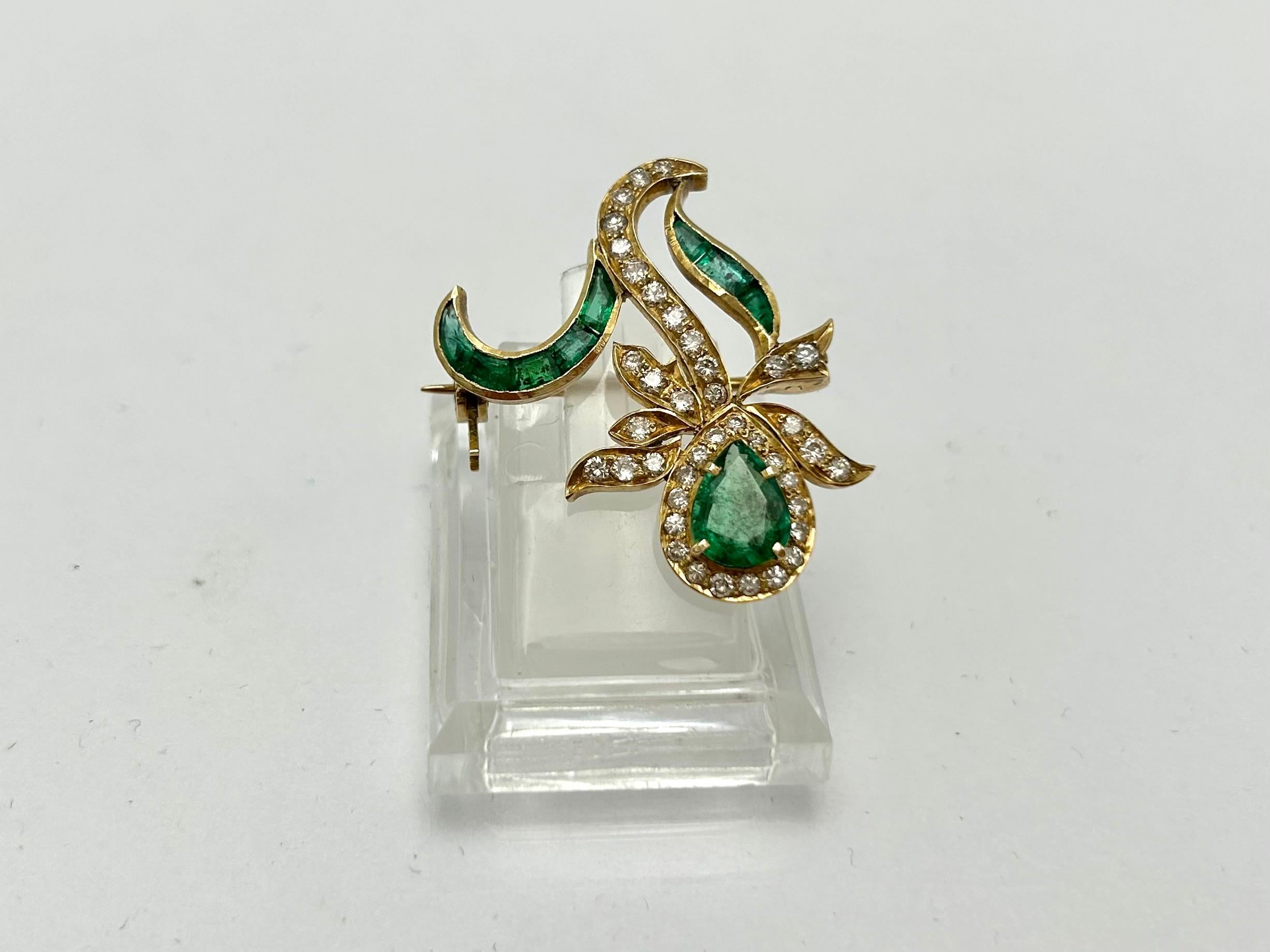 Old brooch with emeralds and diamonds In Good Condition For Sale In Chorzów, PL
