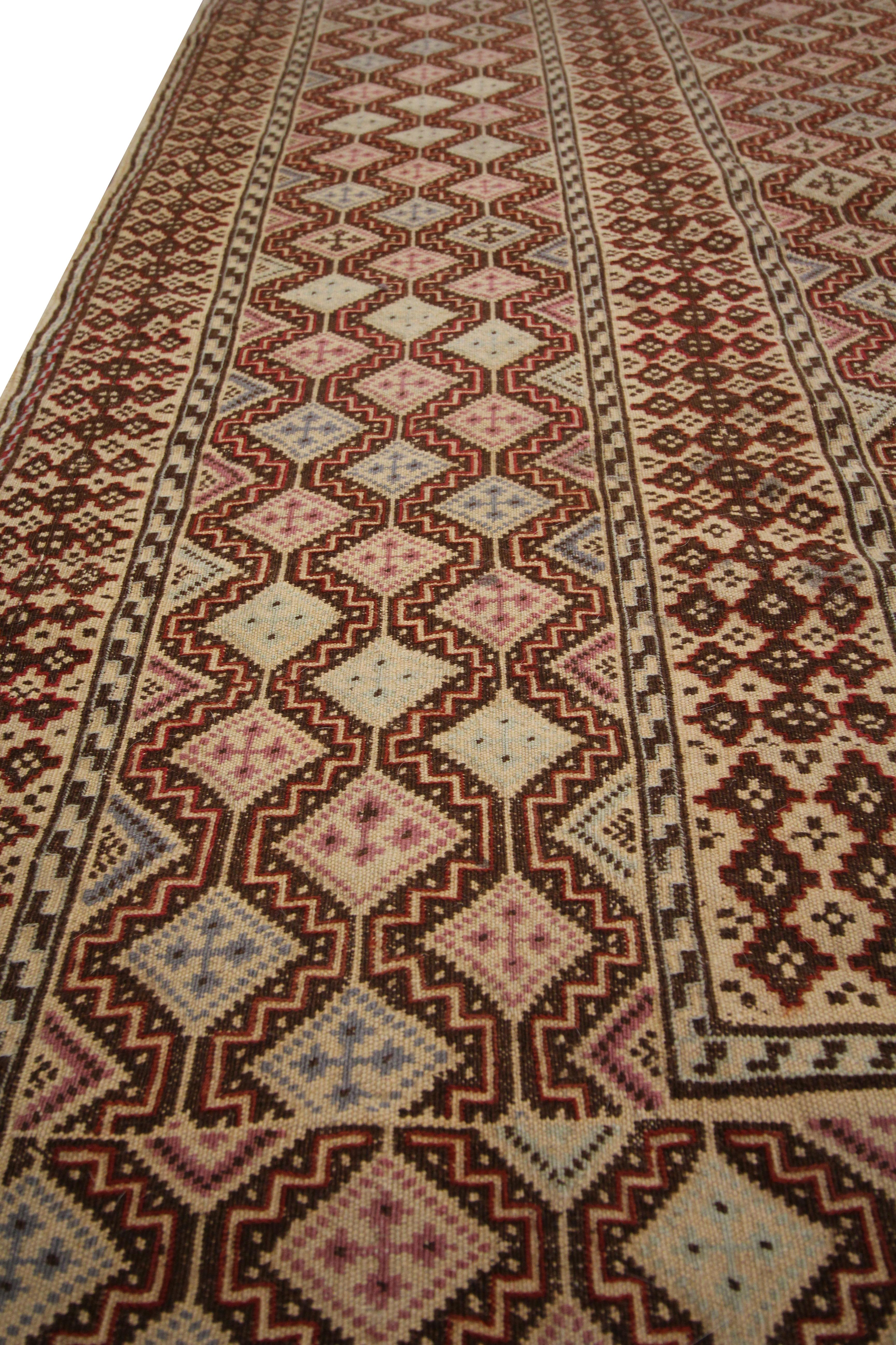 Ancien tapis brun Sumak tissé à la main, tissé à plat, Tapis oriental ancien en vente 2