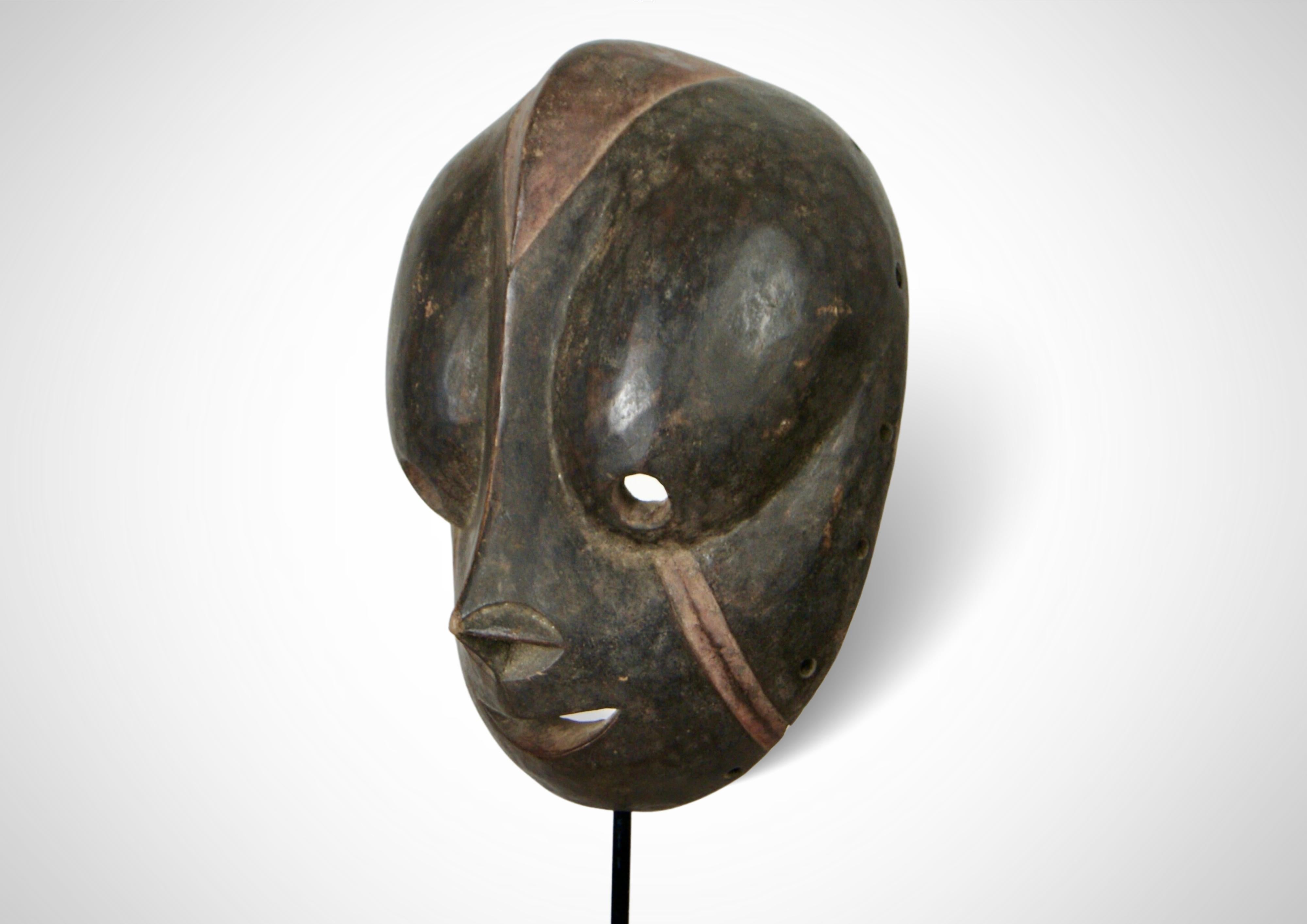 Cameroonian Old Bulu Cameroon Singe Mask Large For Sale