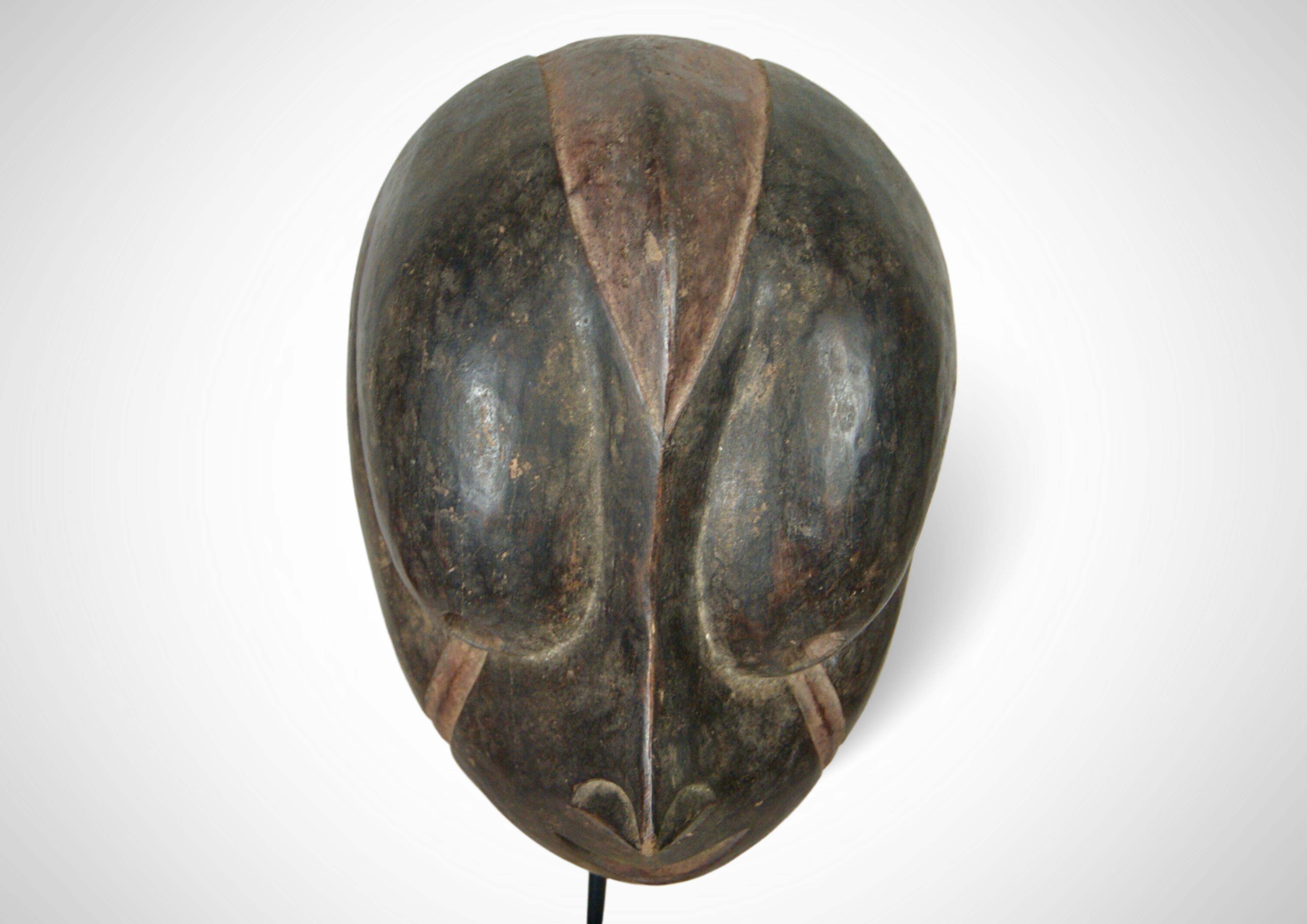 Hand-Carved Old Bulu Cameroon Singe Mask Large For Sale