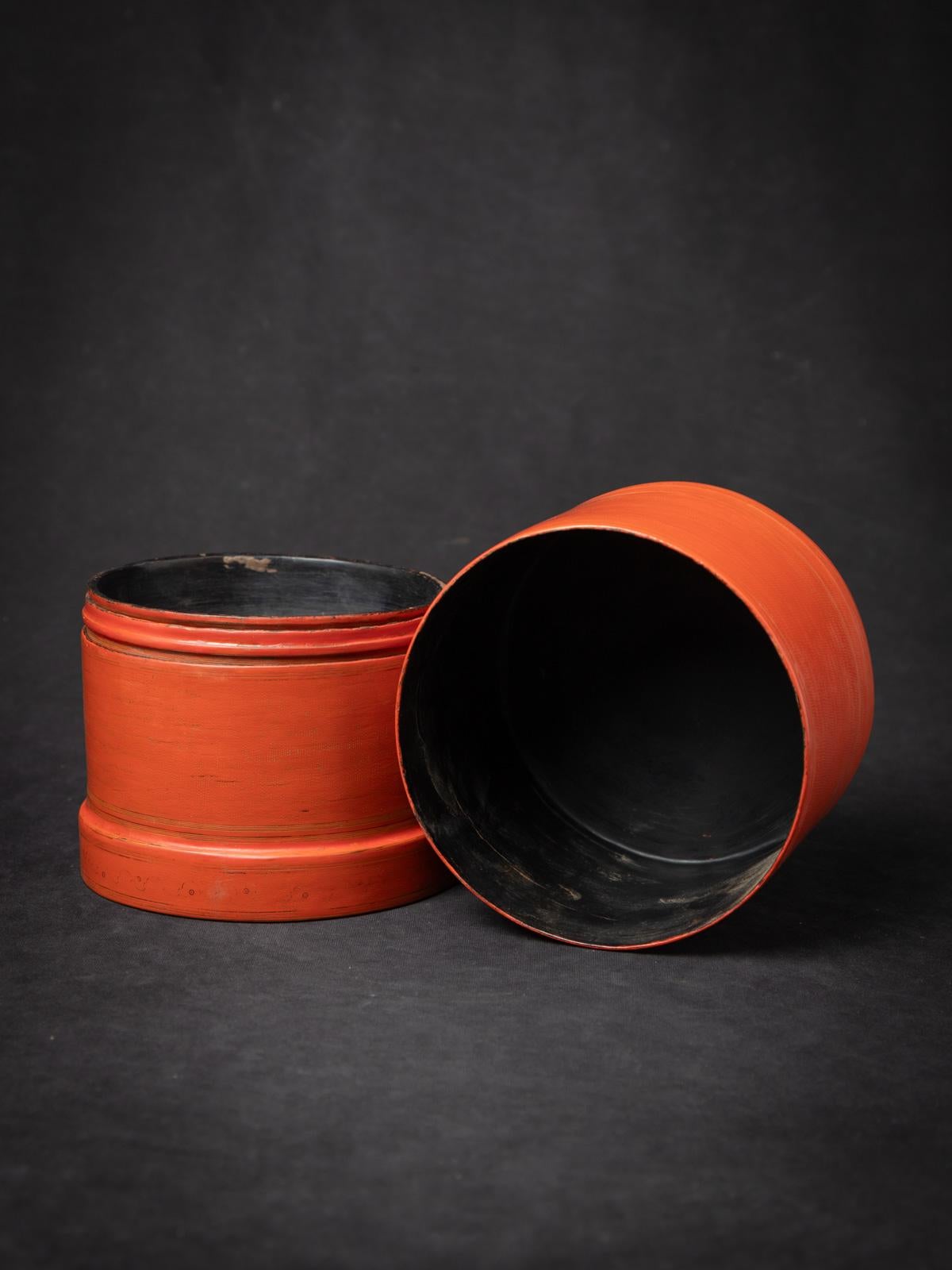 Old Burmese betelnut box from Burma In Good Condition For Sale In DEVENTER, NL