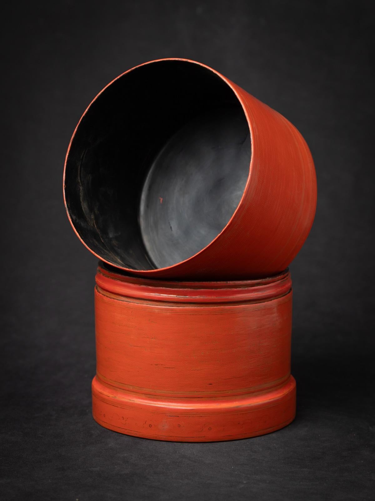 Old Burmese betelnut box from Burma For Sale 1
