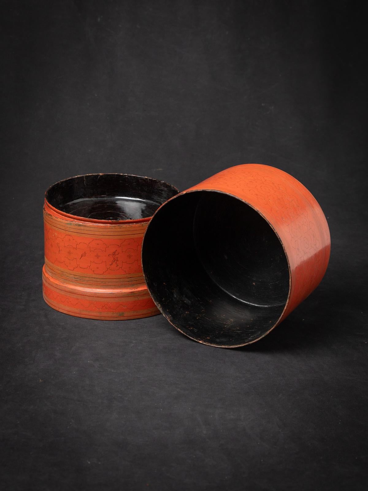 Old Burmese lacquerware betelnut box from Burma For Sale 4