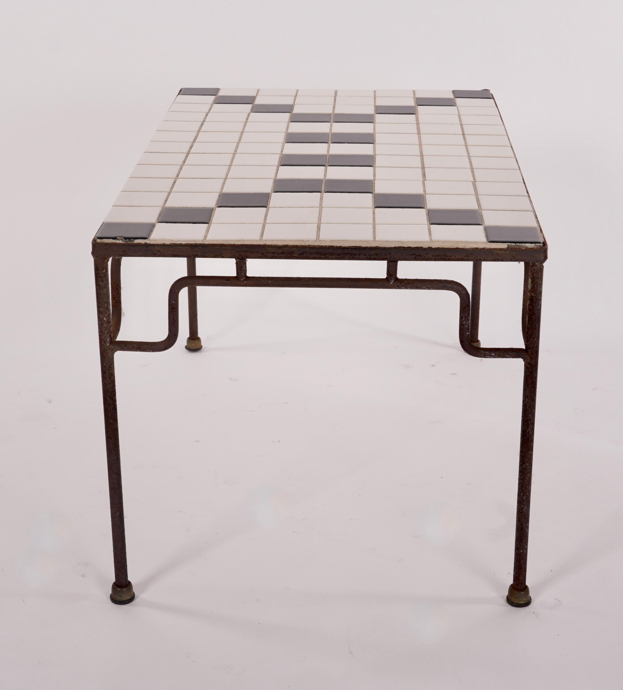 Mission Petite table basse ou d'appoint en fer et tuiles de Californie en vente