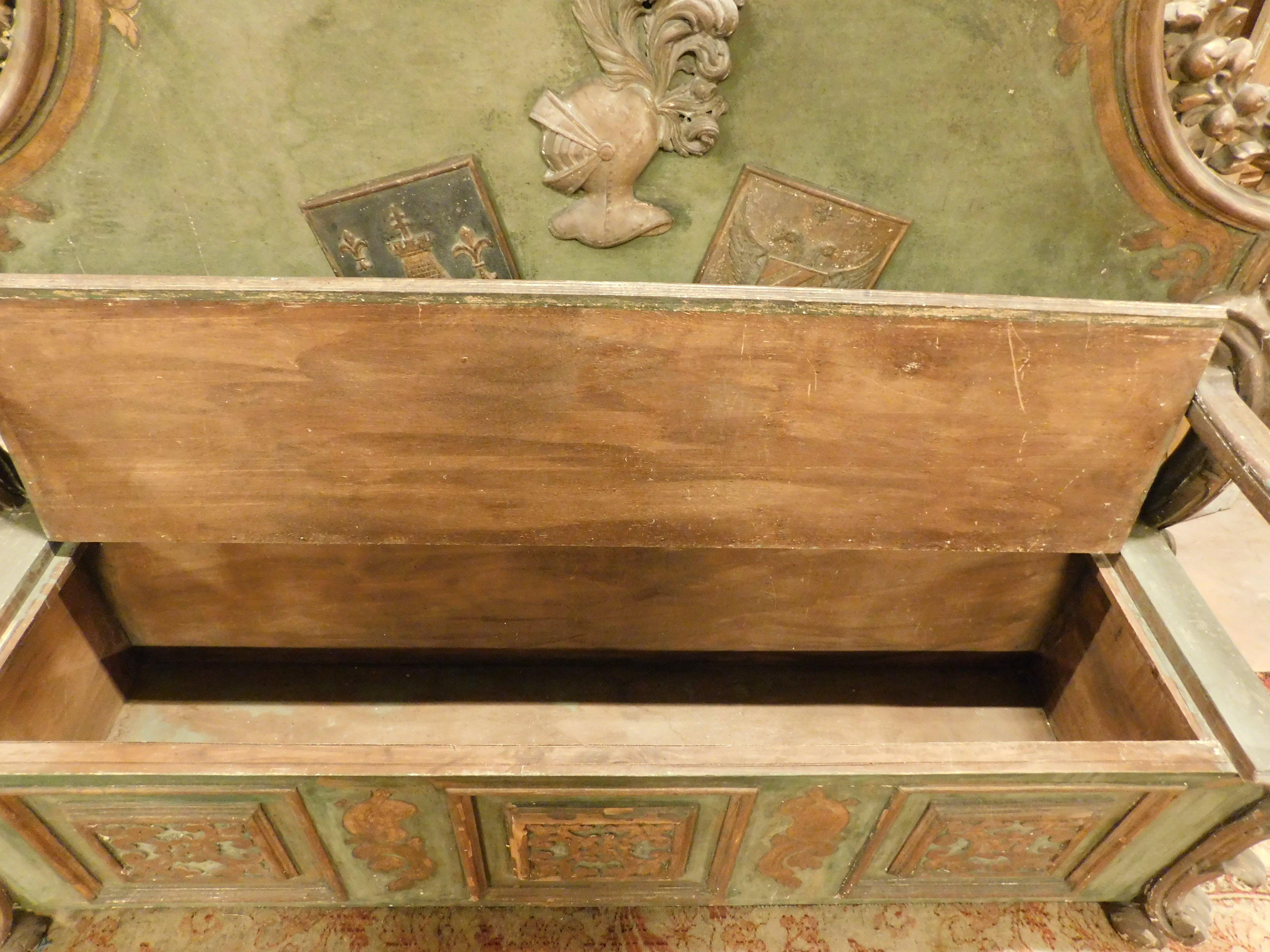 old Carved and lacquered chest, heraldic symbols and coats of arms, Italy For Sale 3